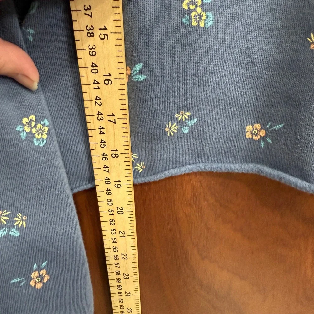 Target Wild Fable Blue Floral Print Cropped Raw‎ Hem Sweatshirt Comfy Casual - Picture 6 of 7